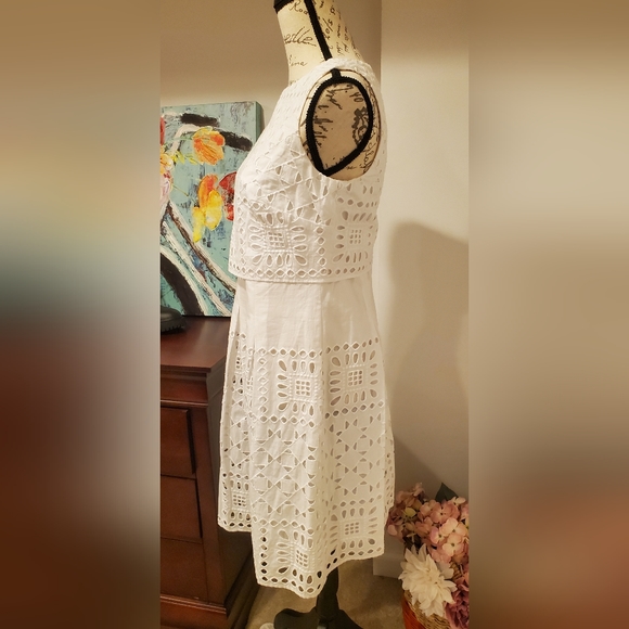 Lauren Ralph Lauren Woman's  Cotton Eyelet, White Sleeveless Size 4. - Picture 3 of 6